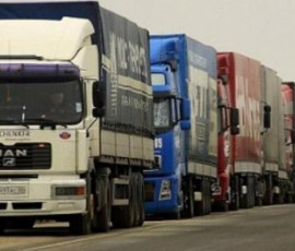 На границе с Китаем застряло более тысячи фур