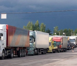 Фуры стоят в очередях на белорусской границе